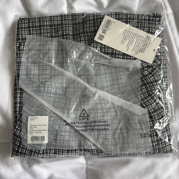 🆕🖤 Lululemon Seersucker Check Ruched Midi Dress - Blister Check White Black - Picture 4 of 6